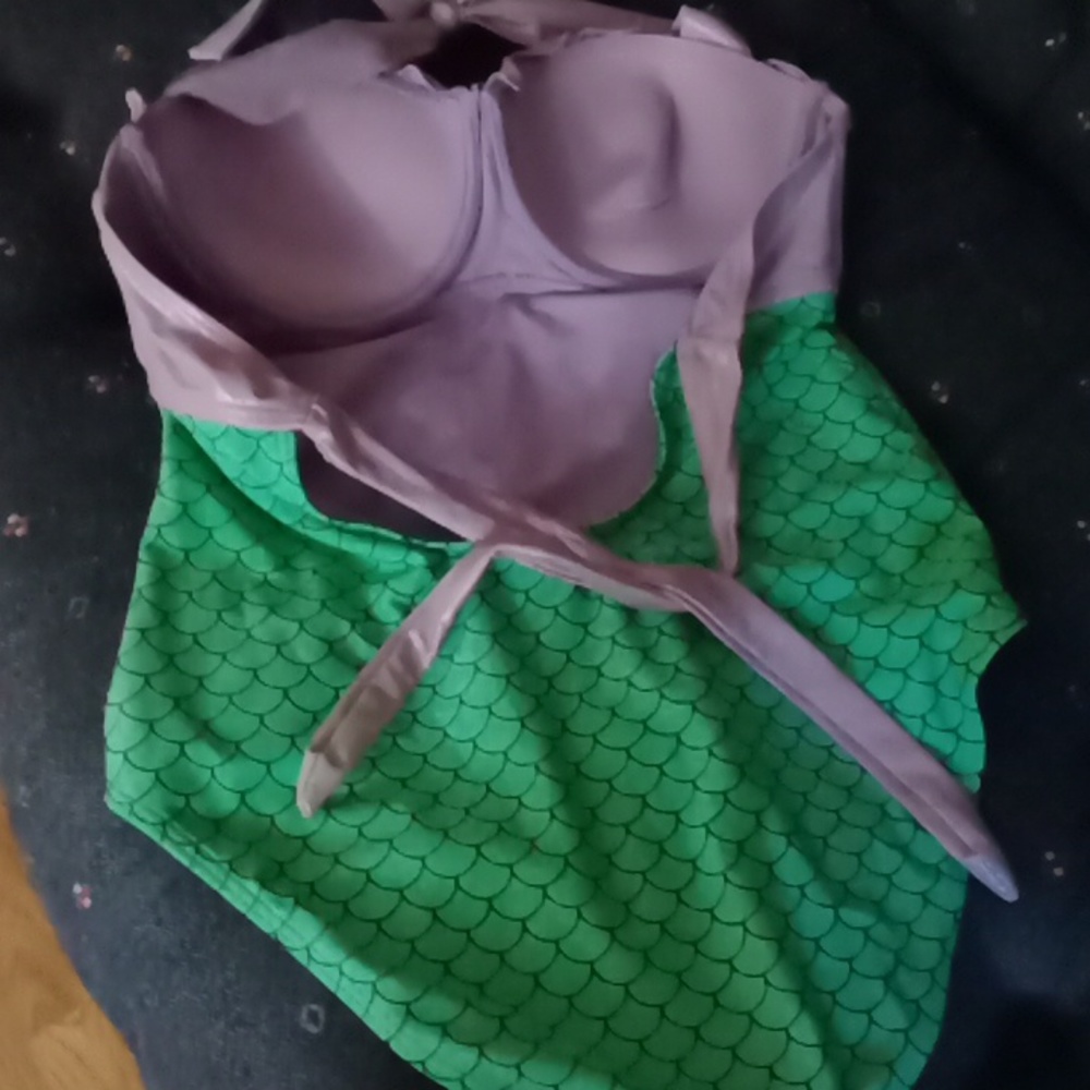 Swimsuit - Picture 2 of 2